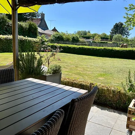 Au Coeur Des Collines, Gloriette *